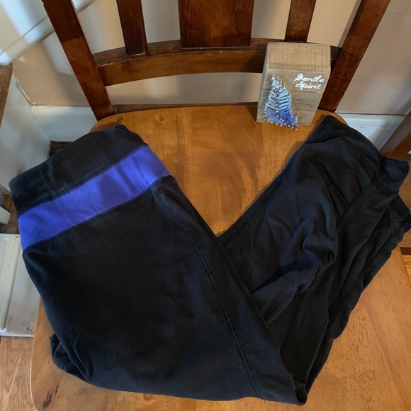 Lot of 3 Tek Gear Drytek workout capris - Picture 2 of 7